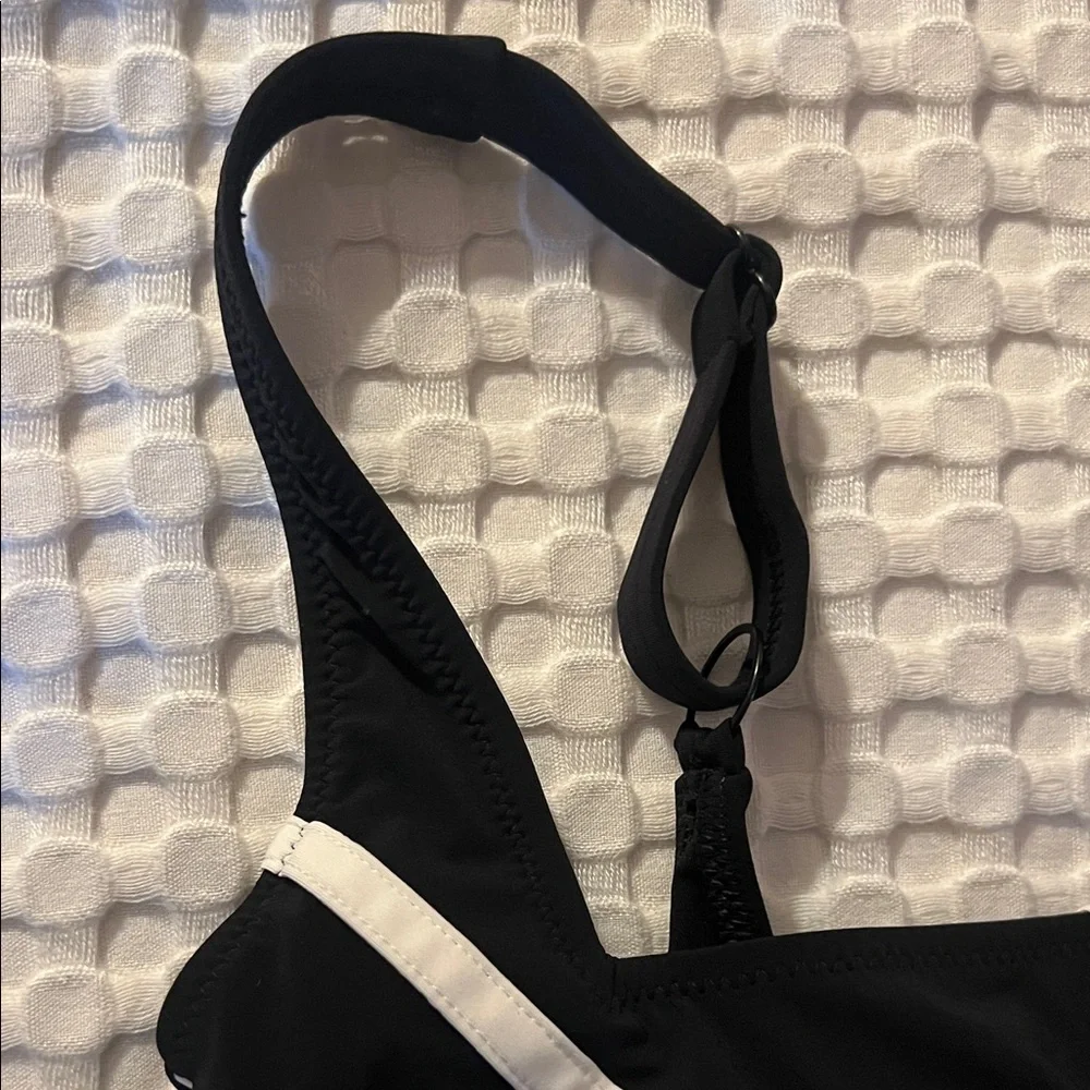 Gottex ~ Black and White One Piece Swimsuit - Picture 6 of 6